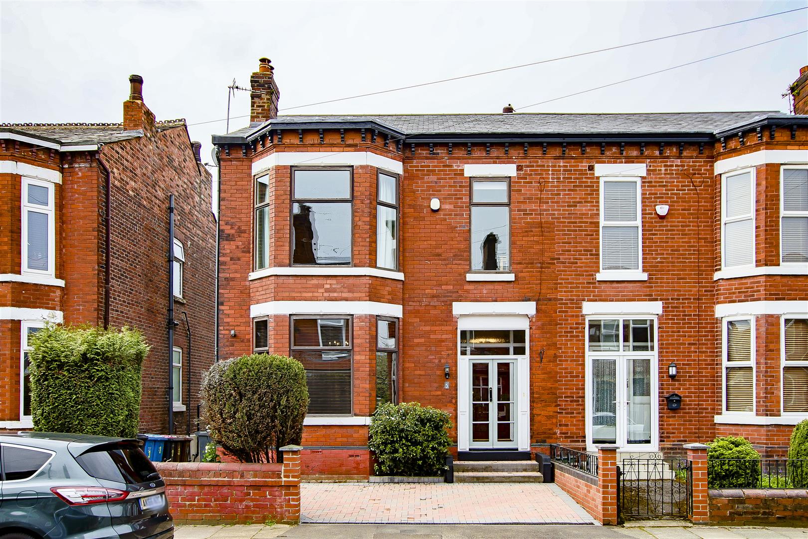 4 Bedroom Semi-detached House For Sale - Main Image